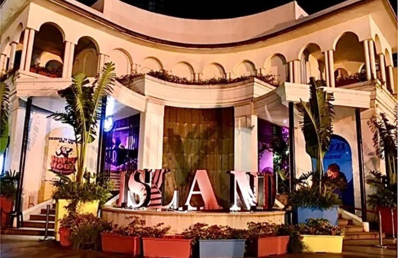 La Palazzo - Across Uptown Mall & Grand Hyatt Bgc Taguig Eksteriør billede