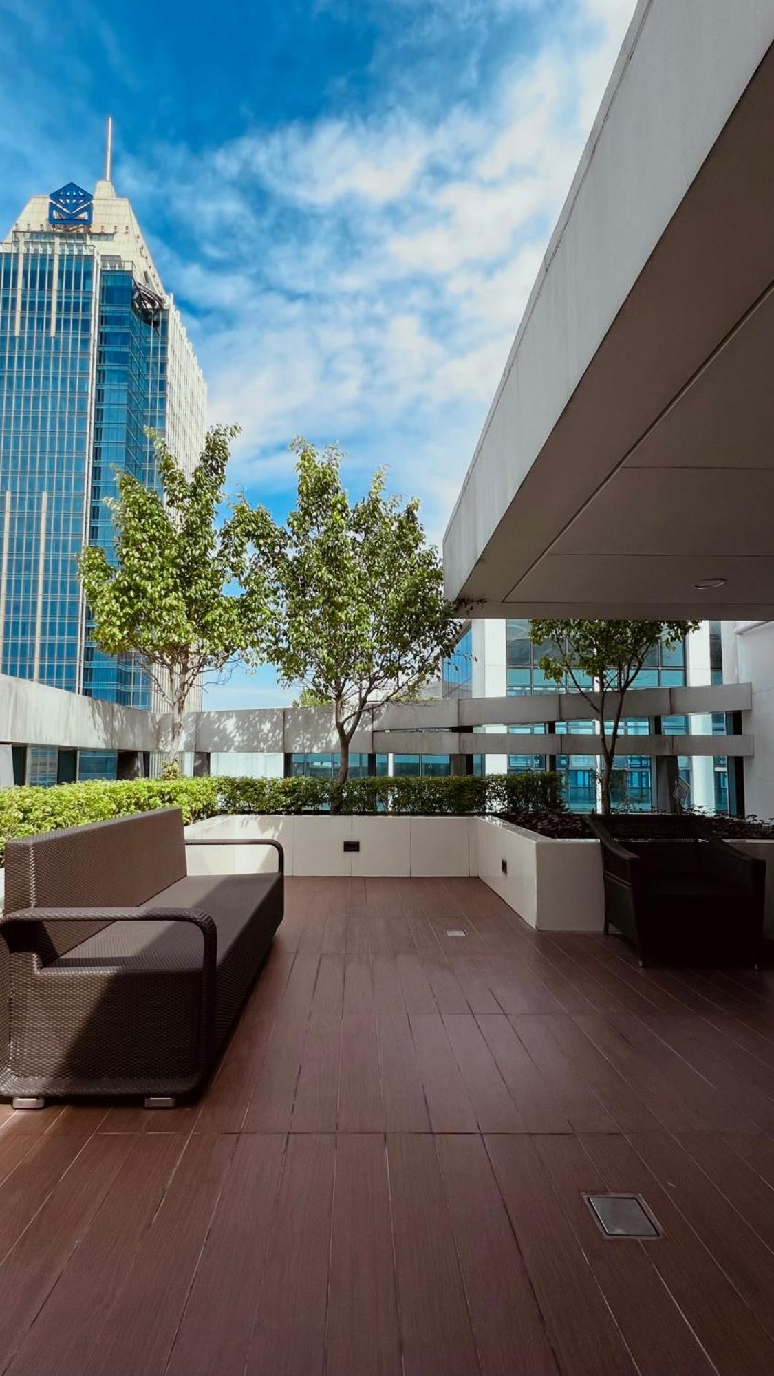 La Palazzo - Across Uptown Mall & Grand Hyatt Bgc Taguig Eksteriør billede